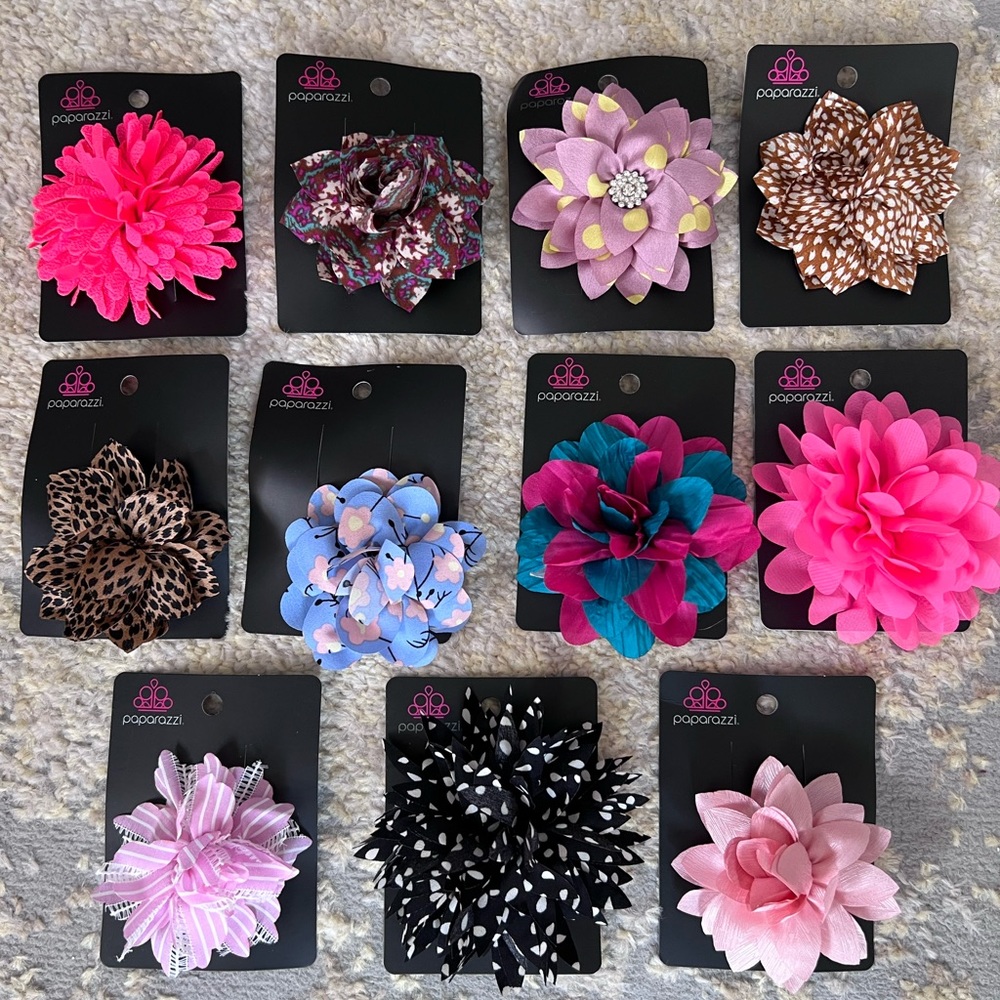 Paparazzi assorted flower hair clips 11 pieces.